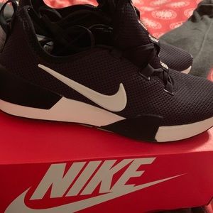 Women’s Nike Ashin black shoe